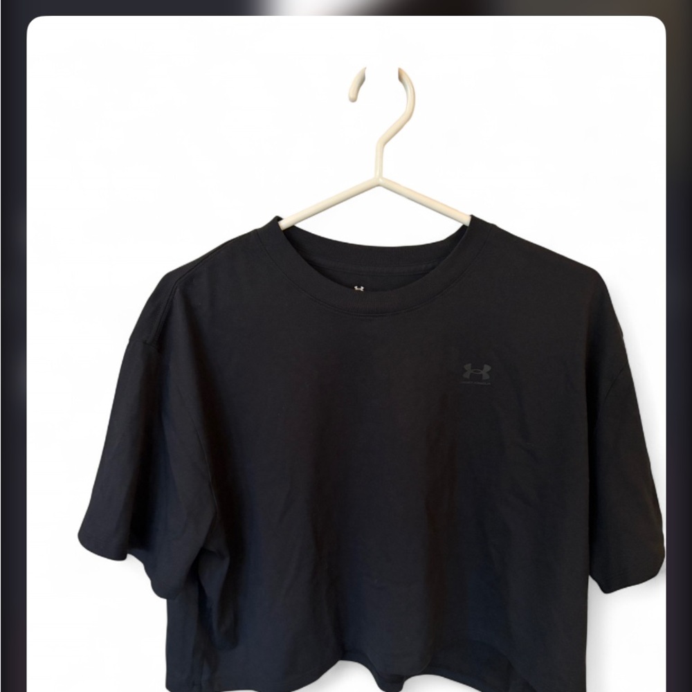 Under Armour Women’s Black Cropped Boxy Crew Tee